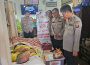 Jelang Hari Bhayangkara ke-80, Polres Banyuasin Gelar Anjangsana ke Purnawirawan yang Sakit