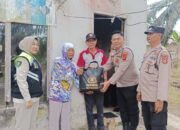Polsek Pulau Rimau Bersama Sidokkes Polres Banyuasin Salurkan Bansos dan Berikan Layanan Kesehatan Gratis