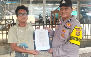 Bhabinkamtibmas Polsek Betung Sosialisasikan Pencegahan Karhutla di Desa Taja Raya II