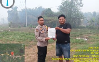 Bhabinkamtibmas Polsek Betung Sosialisasikan Pencegahan Karhutla di Desa Biyuku