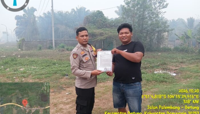 Bhabinkamtibmas Polsek Betung Sosialisasikan Pencegahan Karhutla di Desa Biyuku